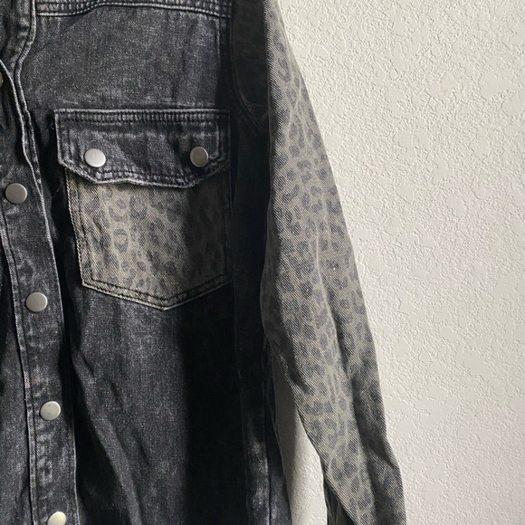 VEVERET CONTRAST LEOPARD PRINT DENIM RAW HEM EDGY GOTH MOBWIFE SHACKET JACKET S - Picture 7 of 13
